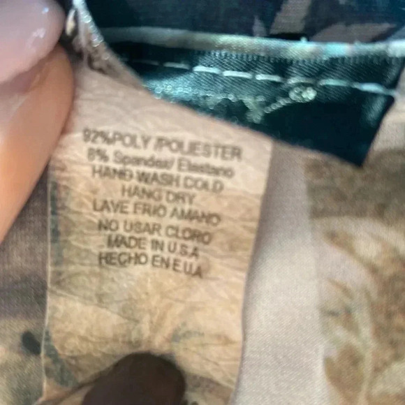 Pretty Woman | V-Neck Shirt - Picture 6 of 7